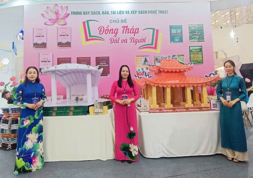 Thư viện tỉnh Đồng Tháp trưng bày sách và xếp sách nghệ thuật kỷ niệm 80 năm Ngày Quốc khánh 02/9